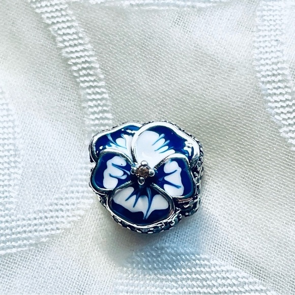 💐 NWOT Blue Pansy Charm ✨ - Picture 3 of 15